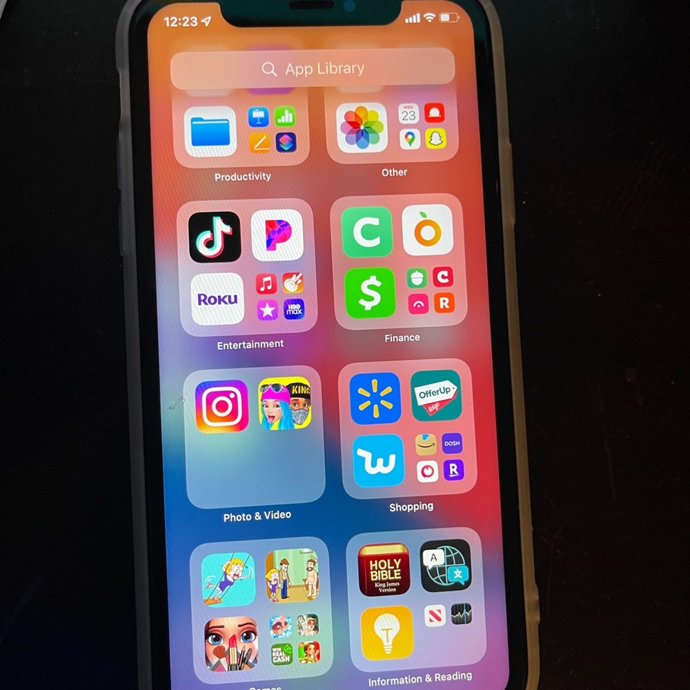 Like new I upgraded to a 12 pro max no dents or scratches comes with case